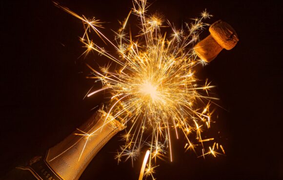 Über die Weihnachts/Neujahrszeit vom 23.12.24 bis zum 07.01.2025 findet KEIN Theorieunterricht in ALLEN Filialen statt. Das Büro ist auch vom 23.12.24 bis zum 03.01.25 geschlossen. Wir wünschen euch alle schöne Feiertage und einen guten Rutsch ins neue Jahr :-)